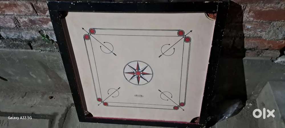 Carrom board