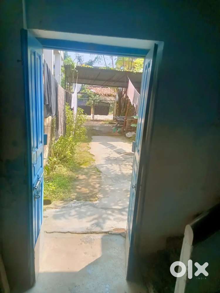 2bhk house for small family's or for commercial purposes godown