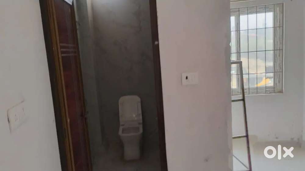1 room with attached bathroom available