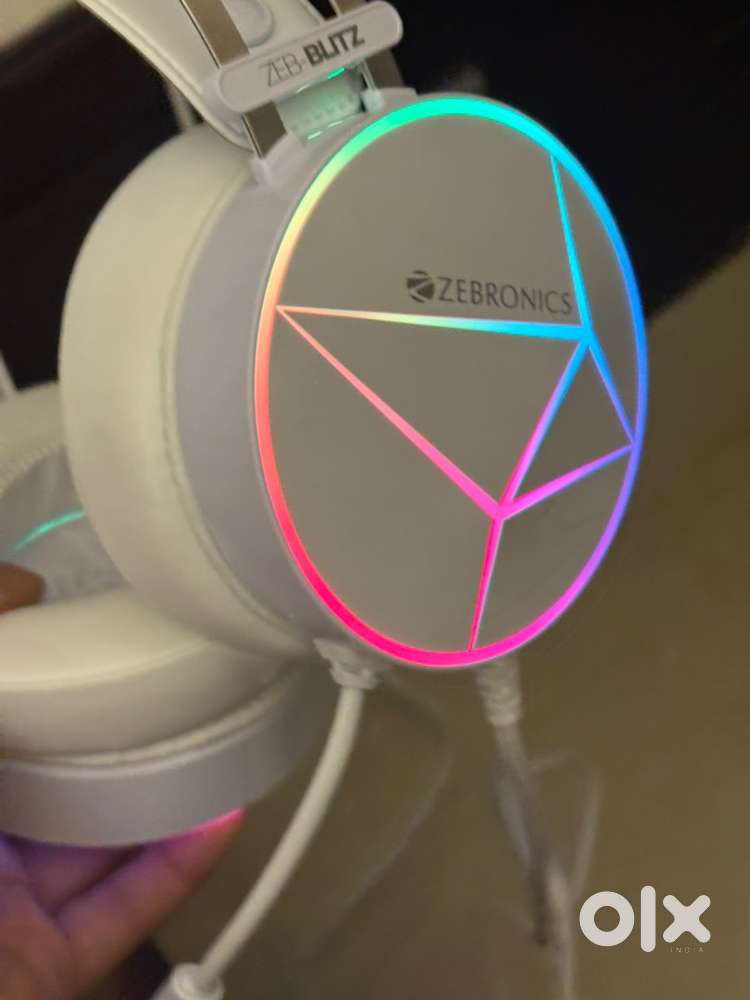 it is headphone model zeb-blitz without box with prenium look