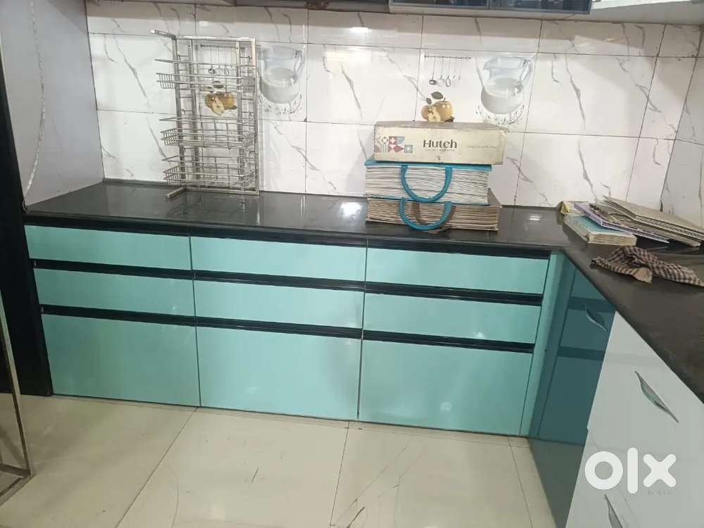 Ghar me 3 family hai palava city me