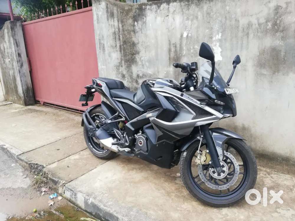 Bajaj pulsar RS200