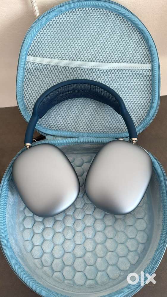 Apple airpods max headphones