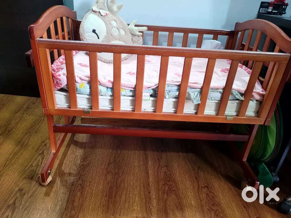 Baby hug wooden cradle-cherry