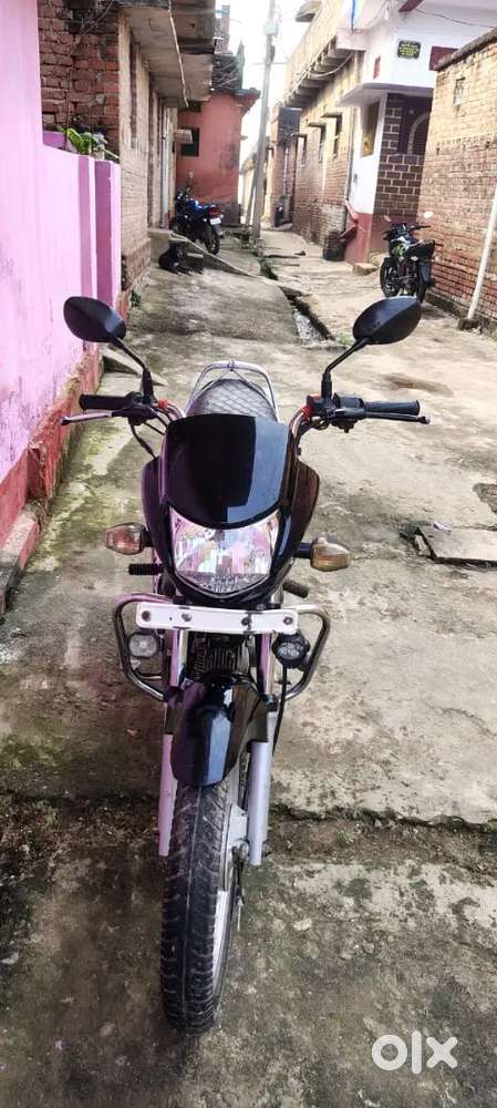 Hf deluxe gaari hai full condition me