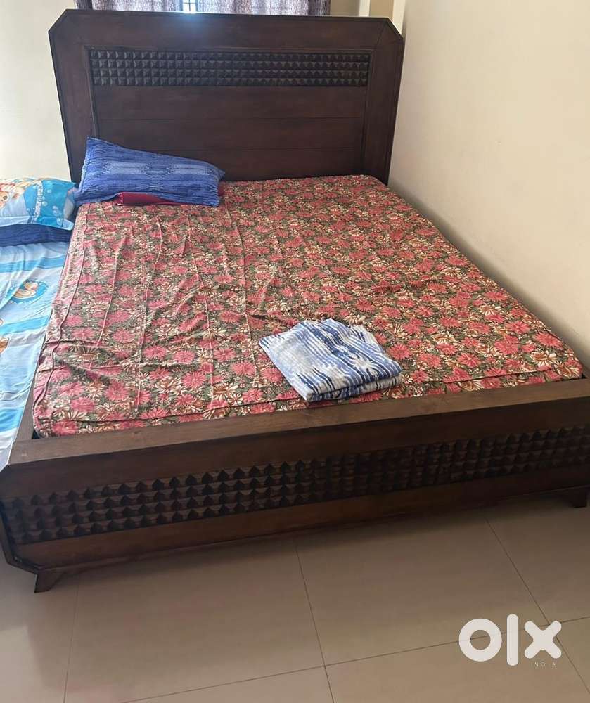 Seesham solid wood Queen bed hydraulic storage