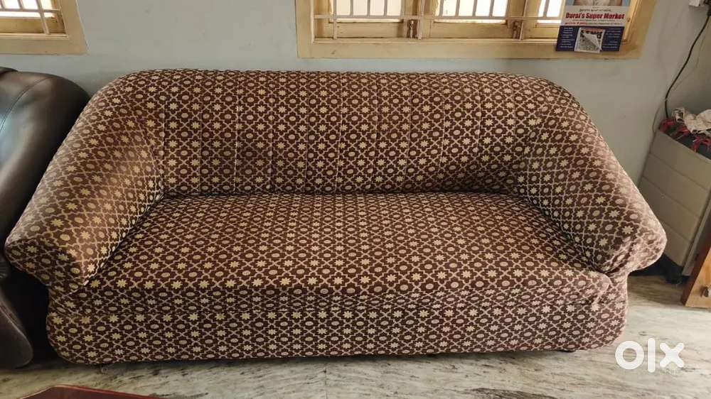Sofa (urgent sale)