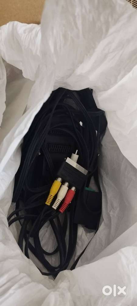 AV cables, cassettes & VHS tapes