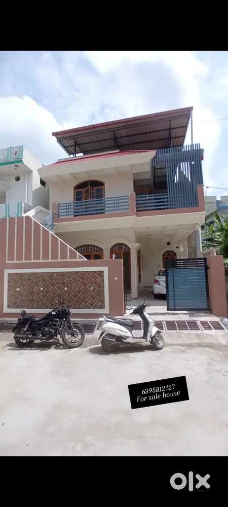 Krishna nagar extension me 30 feet road vip location