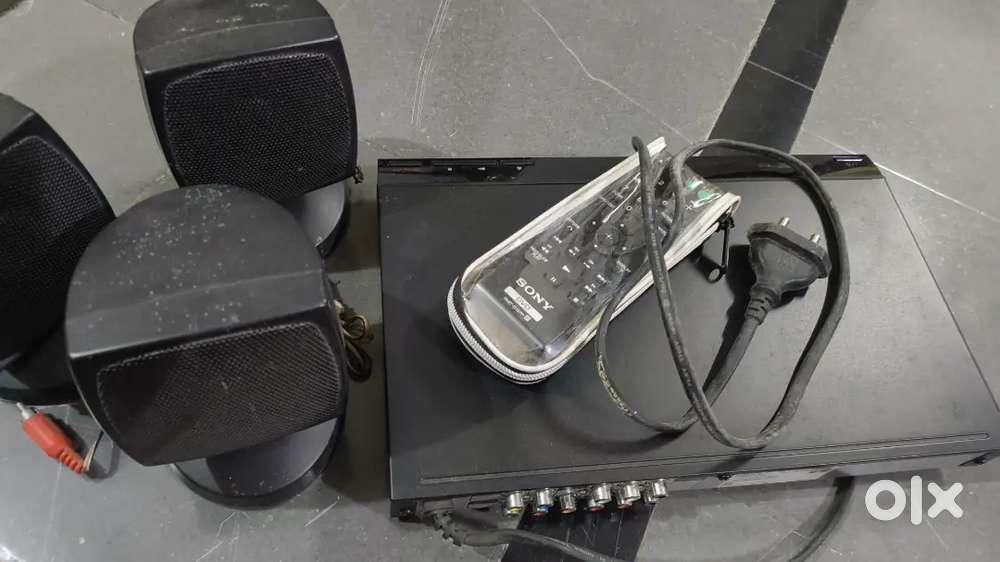 SONY - CD/DVD player (Remote available) with 4 speaker's.