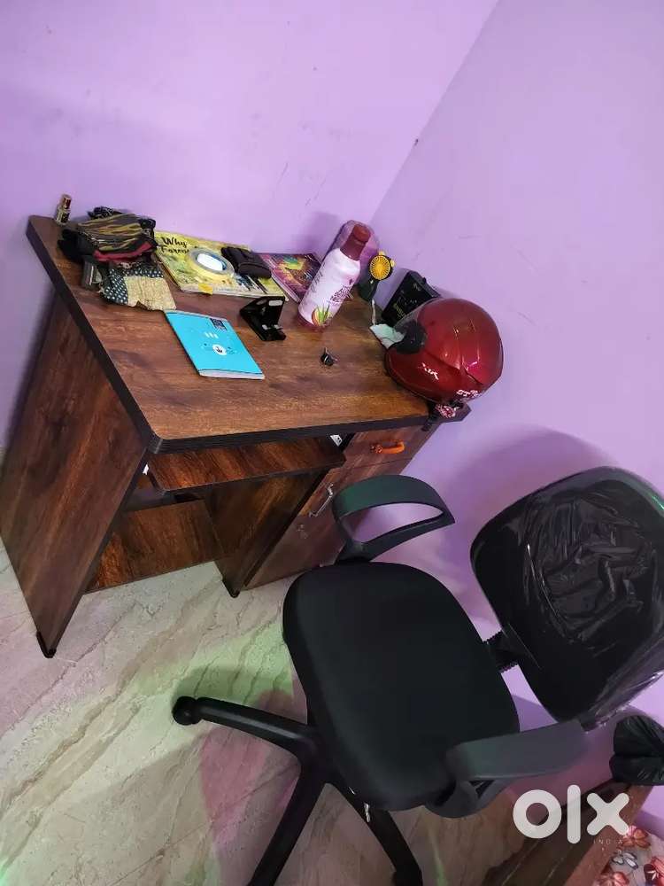 Computer table chair