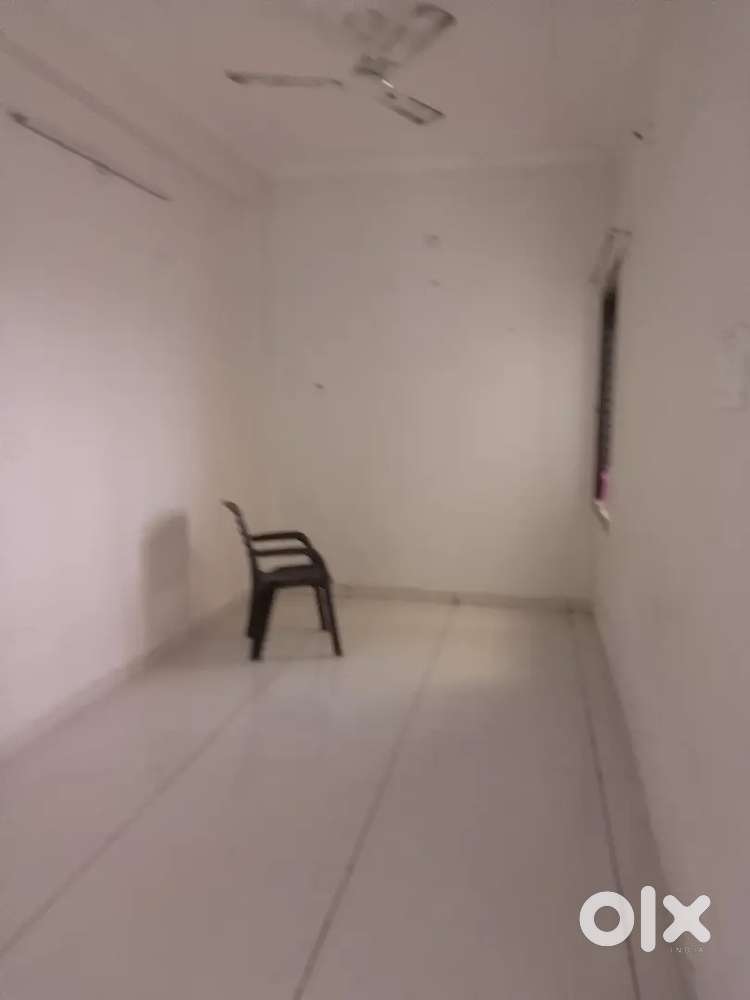 Prime location on 80fit road 500sqft shop available best for branded