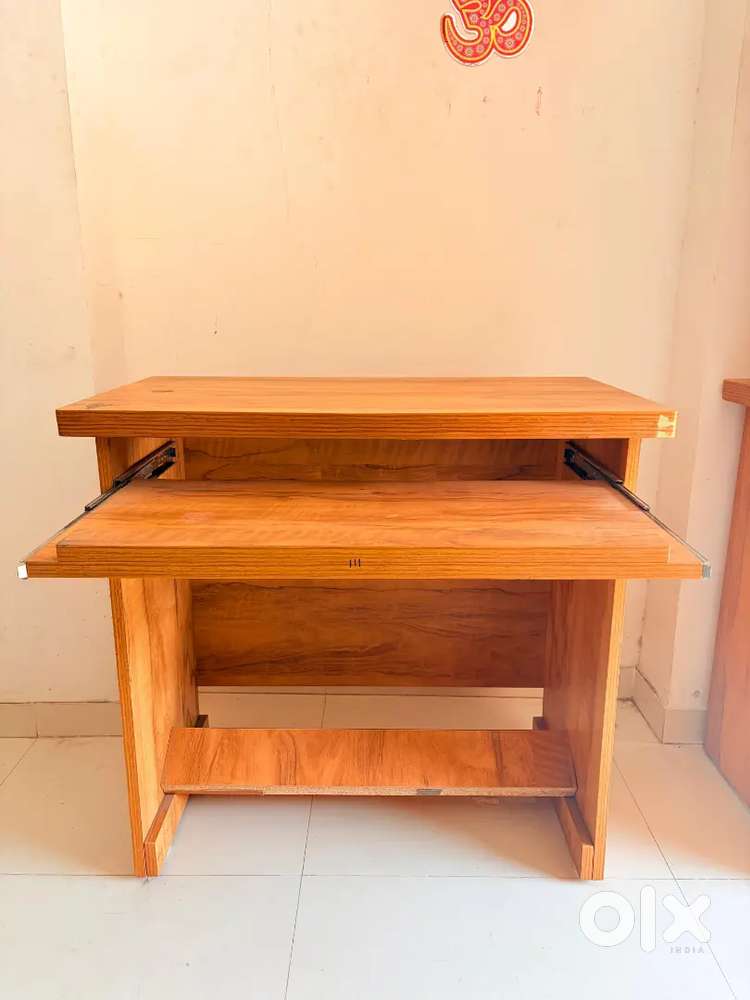 Compact Wooden Computer / Study Table with Keyboard Tray