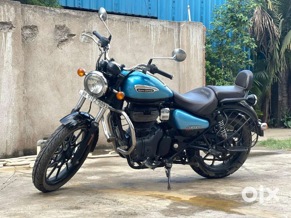 Royal Enfield Meteor 350 Supernova Blue with Bigg Wingsheld