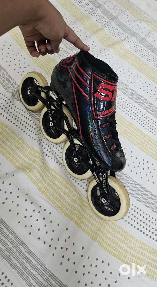 SR Dash skating shoes