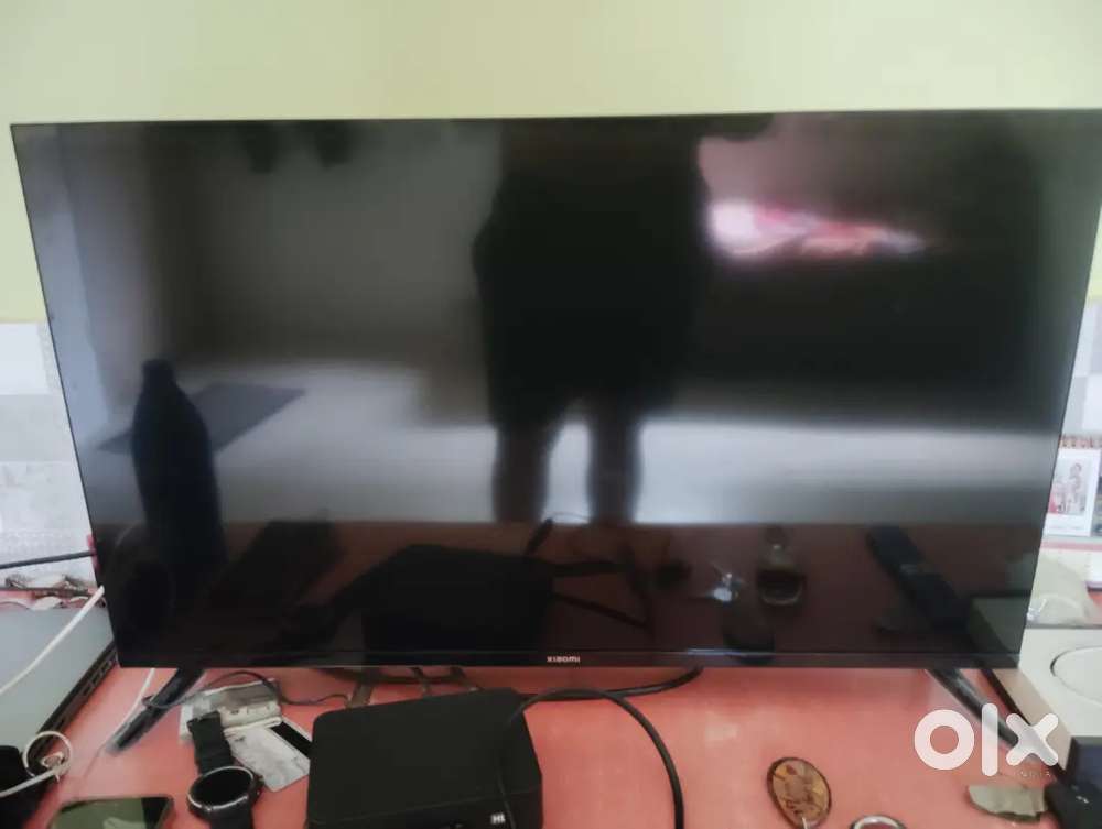 MI tv 32 inch 4 years old
