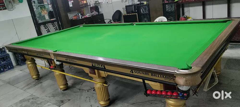 Pool and snooker table