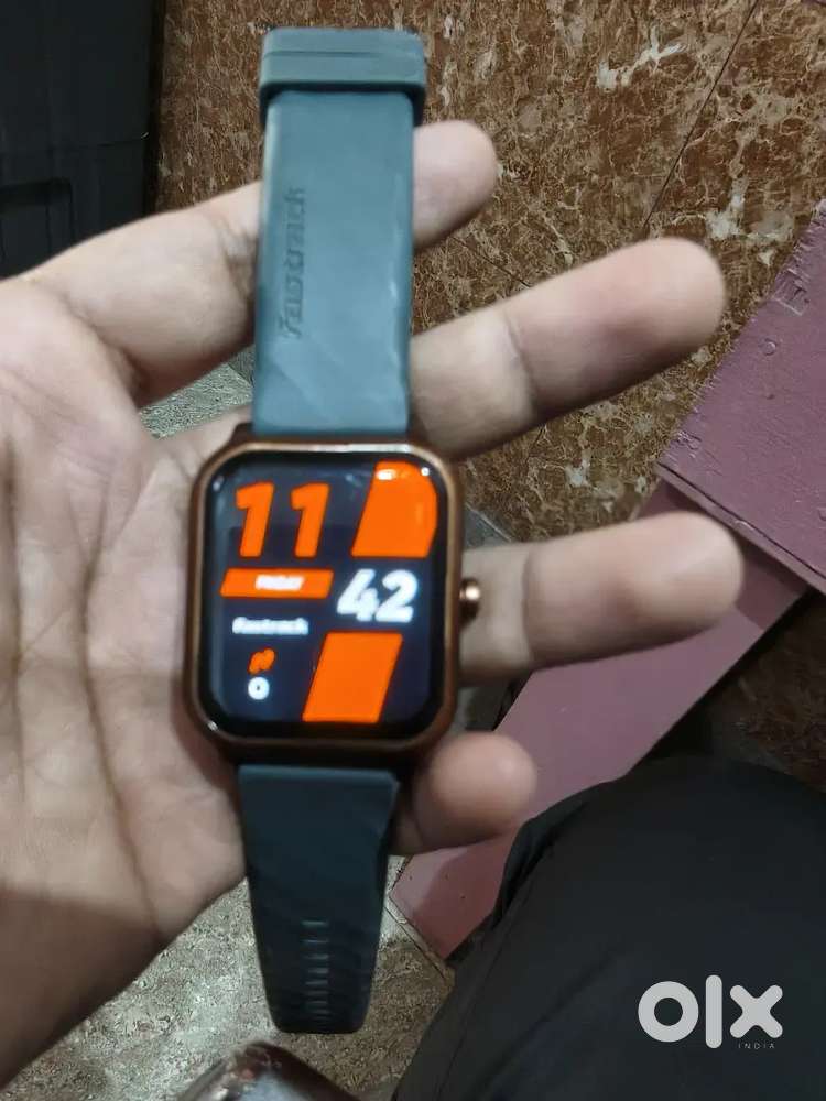 Farstra smart watch brand new condition with charger