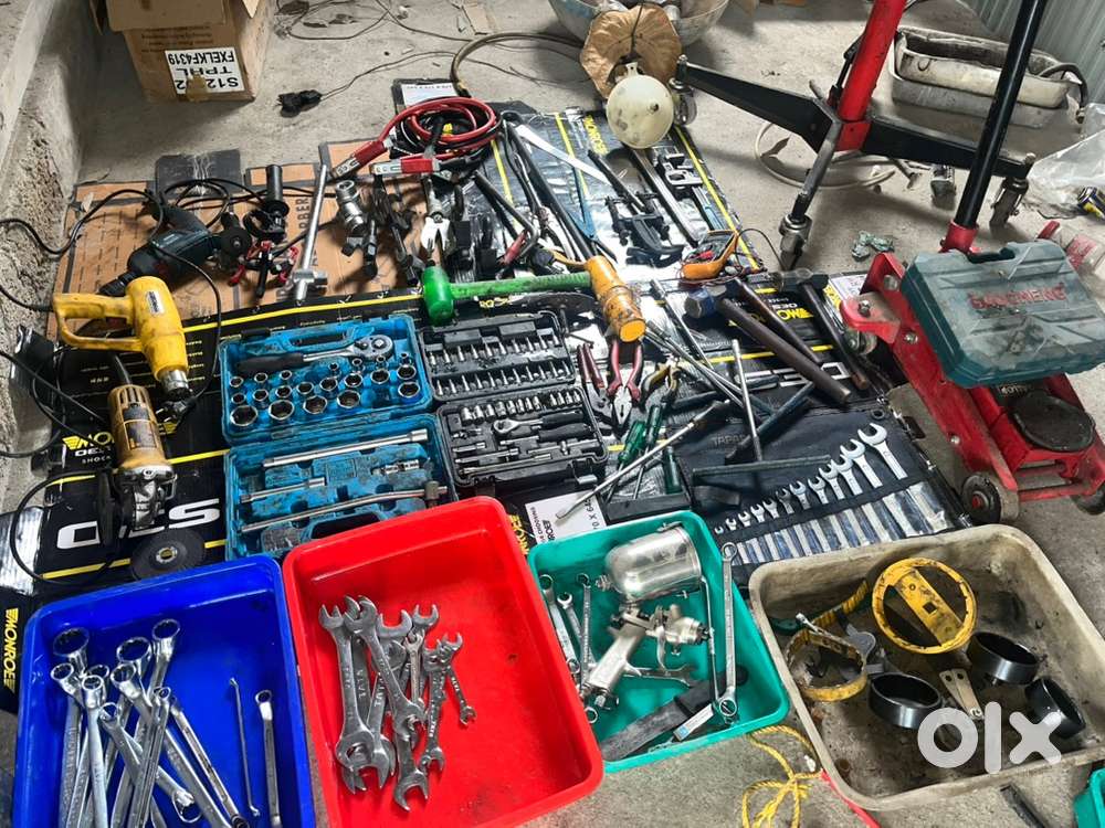 Garage full tools available