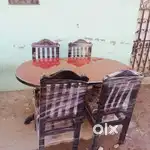 BROWN POLISH 4 CHAIRS DINNER SET WITH MDF PLANKS