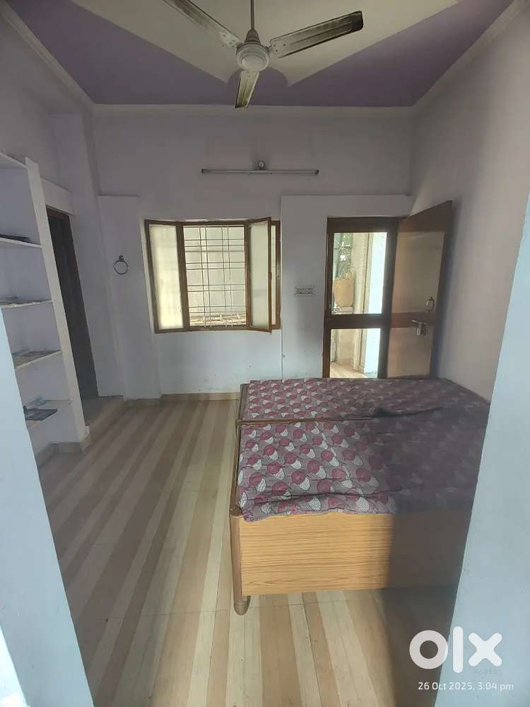 Room for Girls available at Rajpur Road Near Kanya Gurukul,