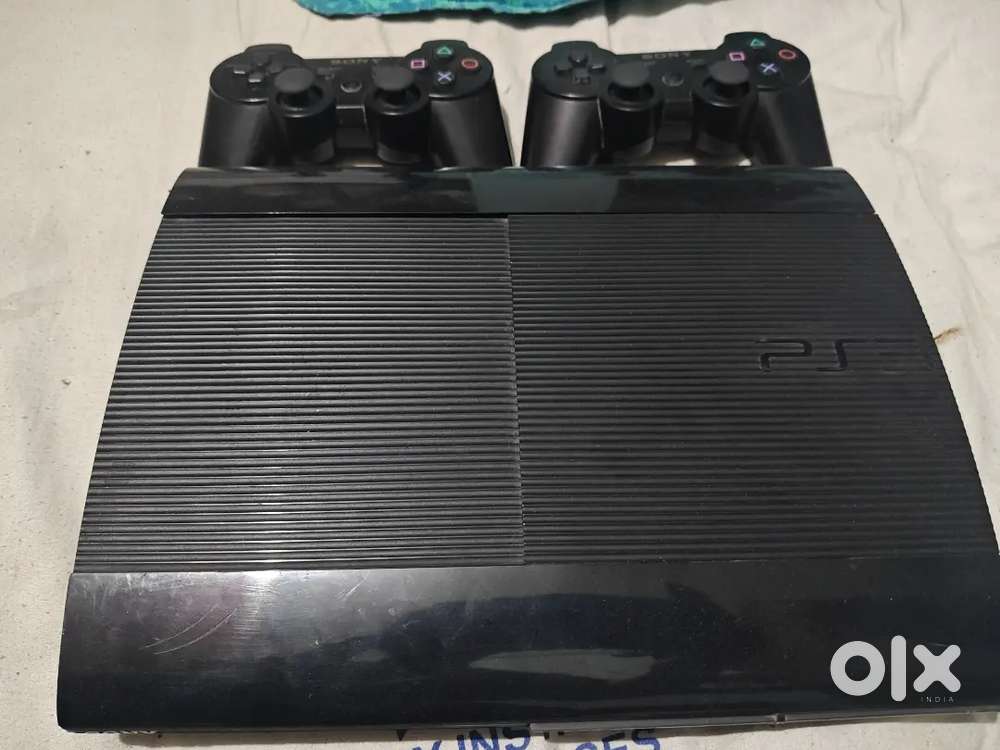PS 3 Super slim 500GB with 2 Joystick