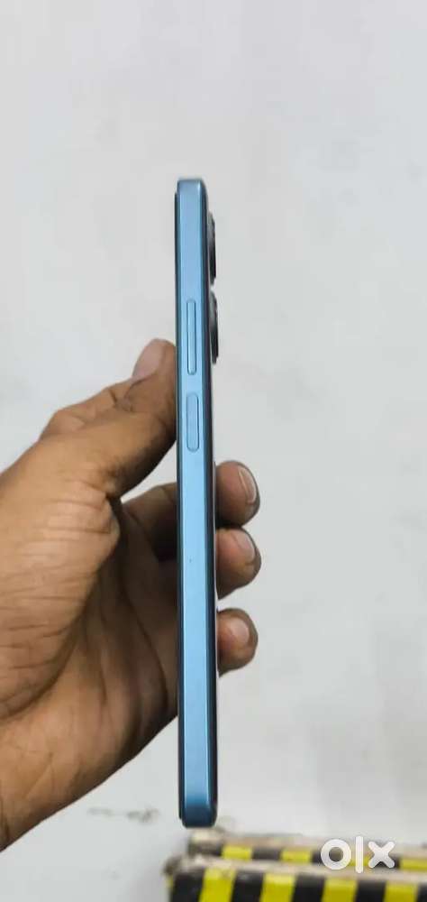 POCO F5 5G,8gb ram, 256 GB.
