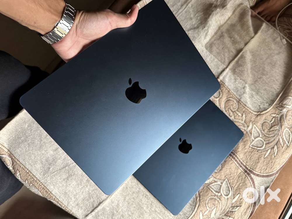 Apple MacBook Air M2 - 8GB RAM/256GB SSD
