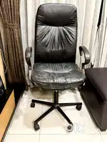 Black cushioned office chair (Moving out Sale)