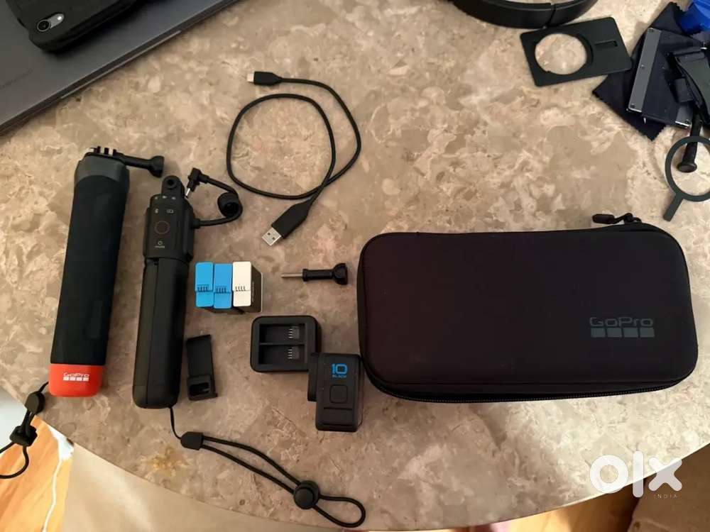 GoPro HERO10 Action Camera Bundle Good Condition
