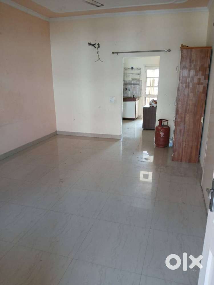 3bhk/3bath 1st floor  Semi furnished  Sec,15; 65000