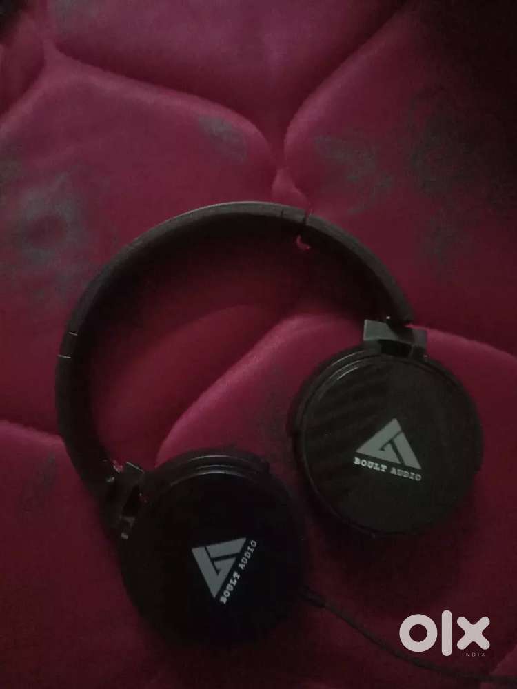 Boult audio wire headphone