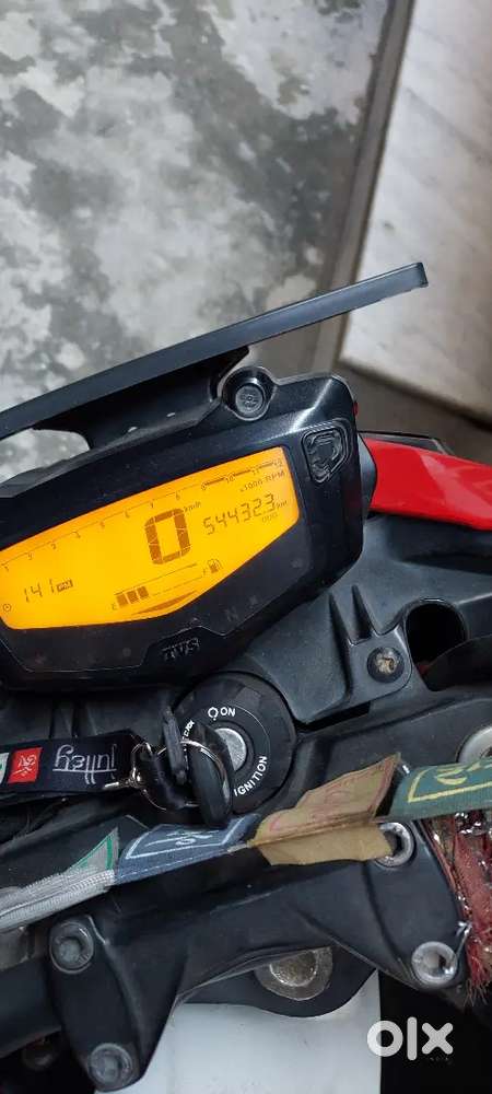 Apache 160 4v  Red color single hand drive UP23Z9551