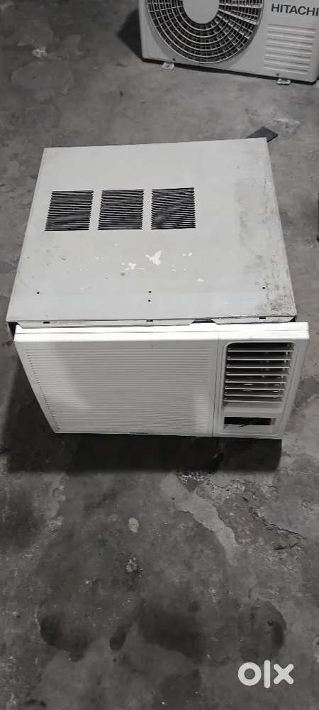 Hitachi window ac new condition 1ton non inverter