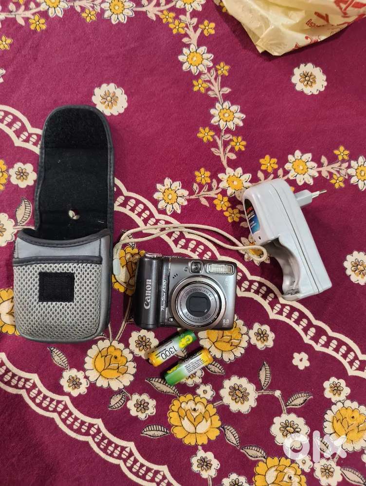 CAMERAS 3 SONY, CANON AND YASHICA OLD ONE