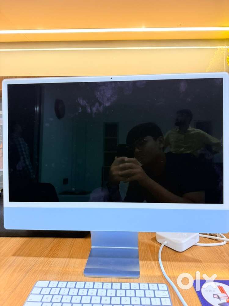 IMAC M1 8GB RAM 24 inch display