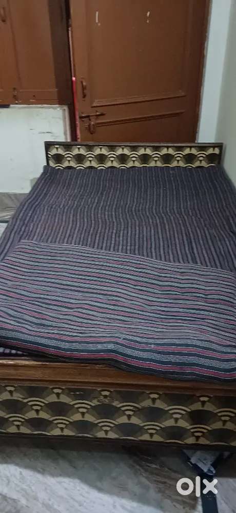 Single bed with storage and gadda
