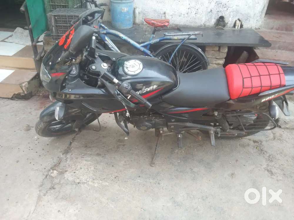 Pulsar 220 Bajaj