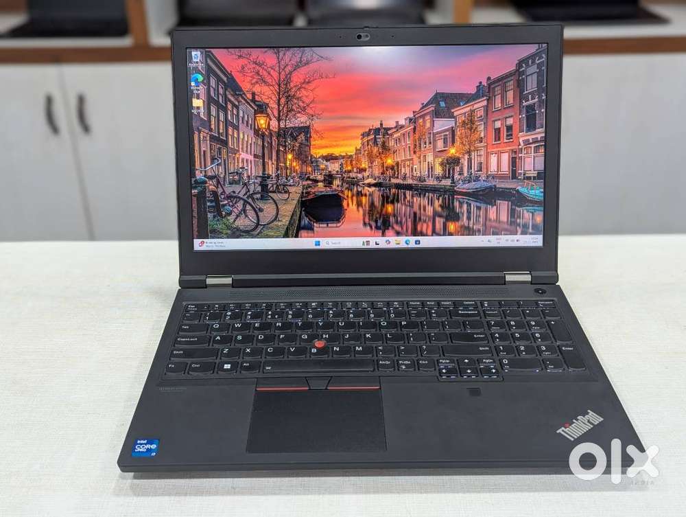 4GB graphics Lenovo ThinkPad P15  i7-11th(H)  32GB RAM  512GB SSD