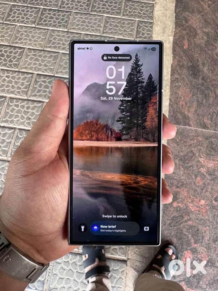 Samsung Z Fold 7 • 512GB • 4 Days Old • Full Box-silver colour