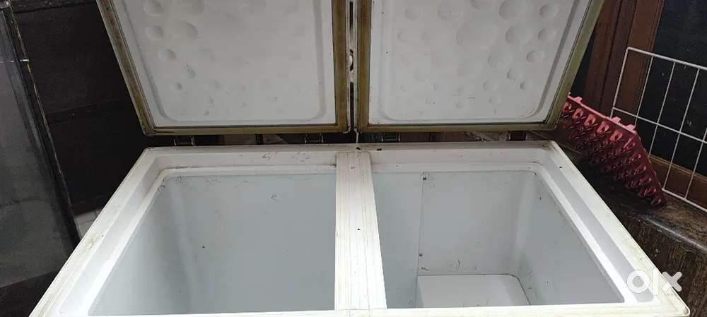 Commercial deep fridge 330L for sale just 1year old