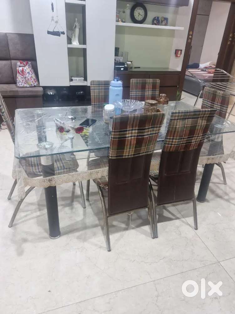 Dinning table with chairs
