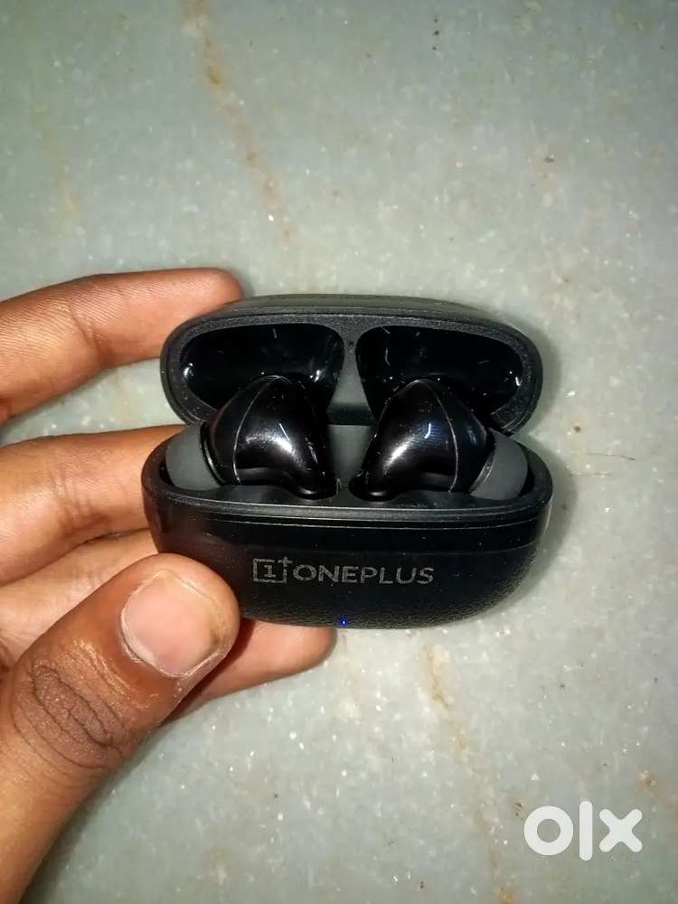 OnePlus buds 700