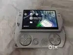 EXCELLENT CONDITION SONY PS P GO WITH ORIGINAL CHARJER