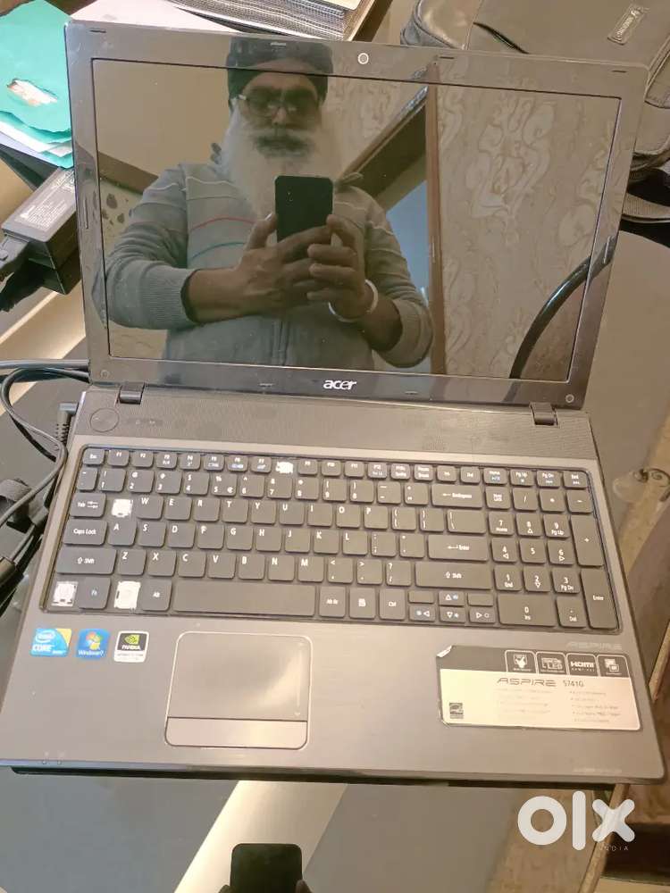 Acer laptop for sale working with charger