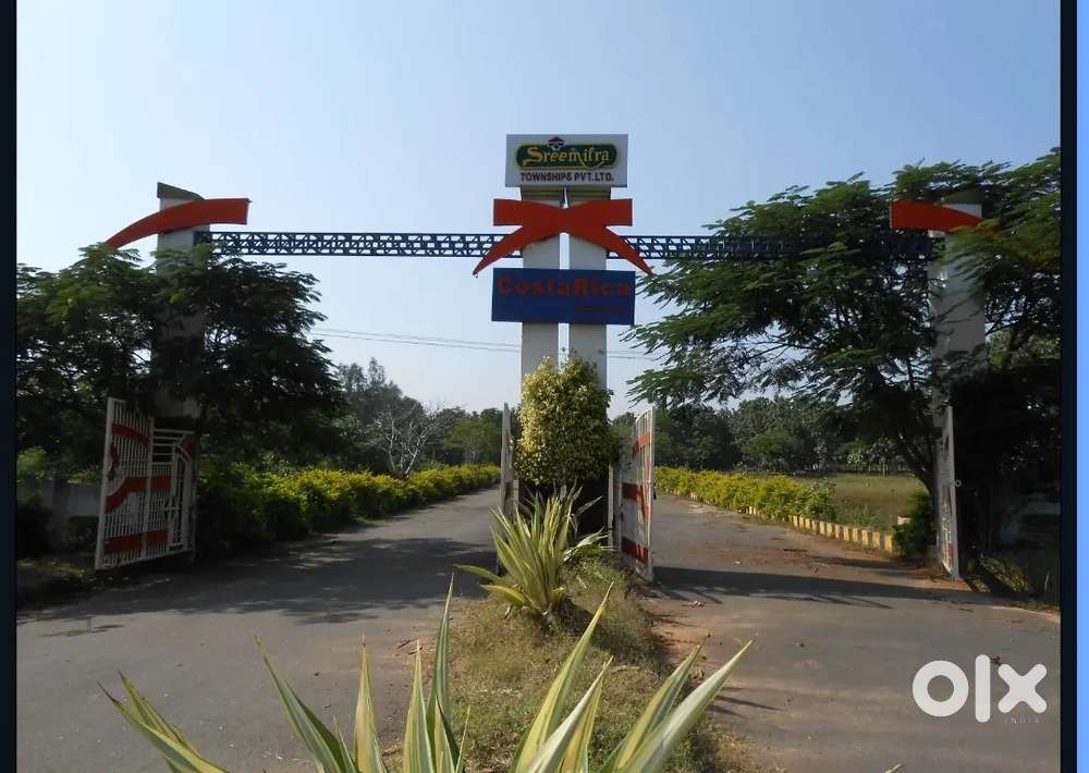200sqyds Highway facingresale plot akkivaram bhogapuram in Coastarica