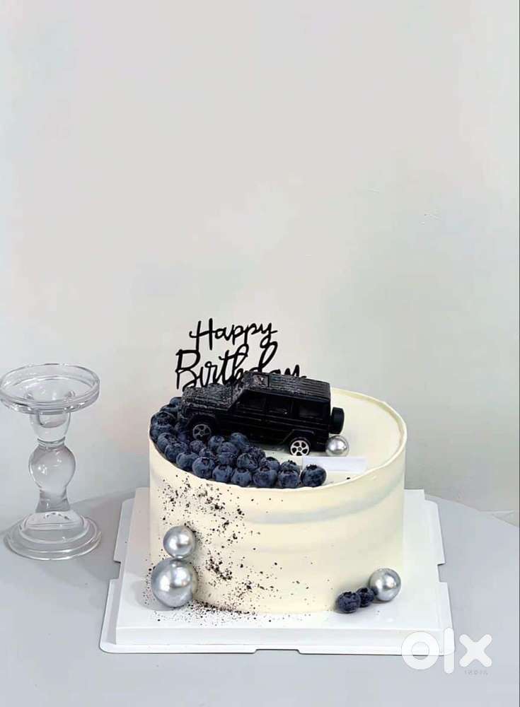Cake chef for bakery