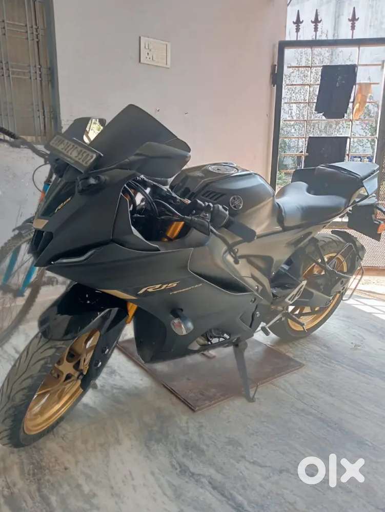 New r15 v4 in solid condition