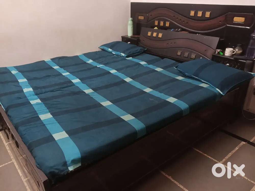 Double bed 6 box wala bed.