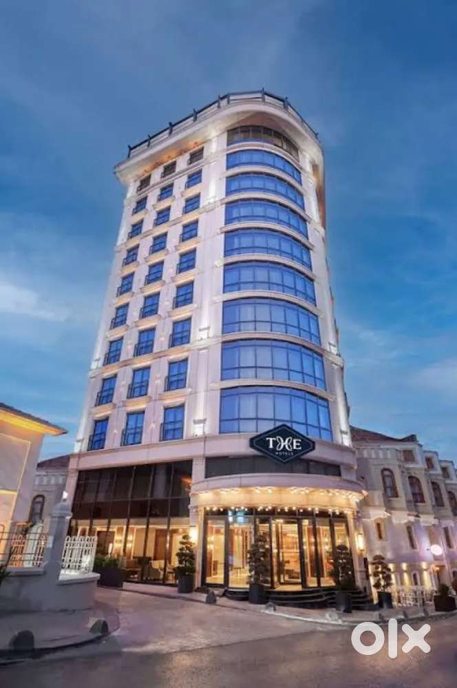 होटल में काम करने की आवश्यकता है।